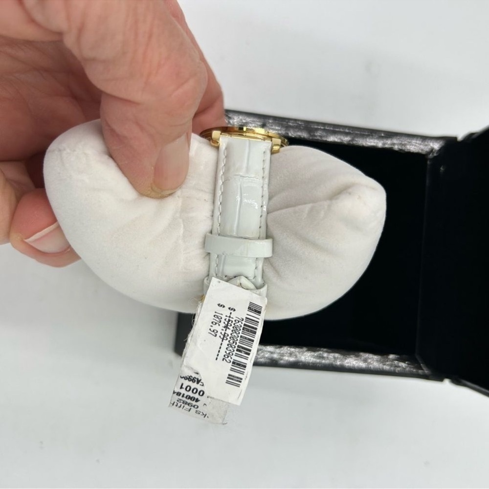 Women’s Salvatore Ferragamo, mother of pearl face watch, made in Italy - Picture 6 of 10